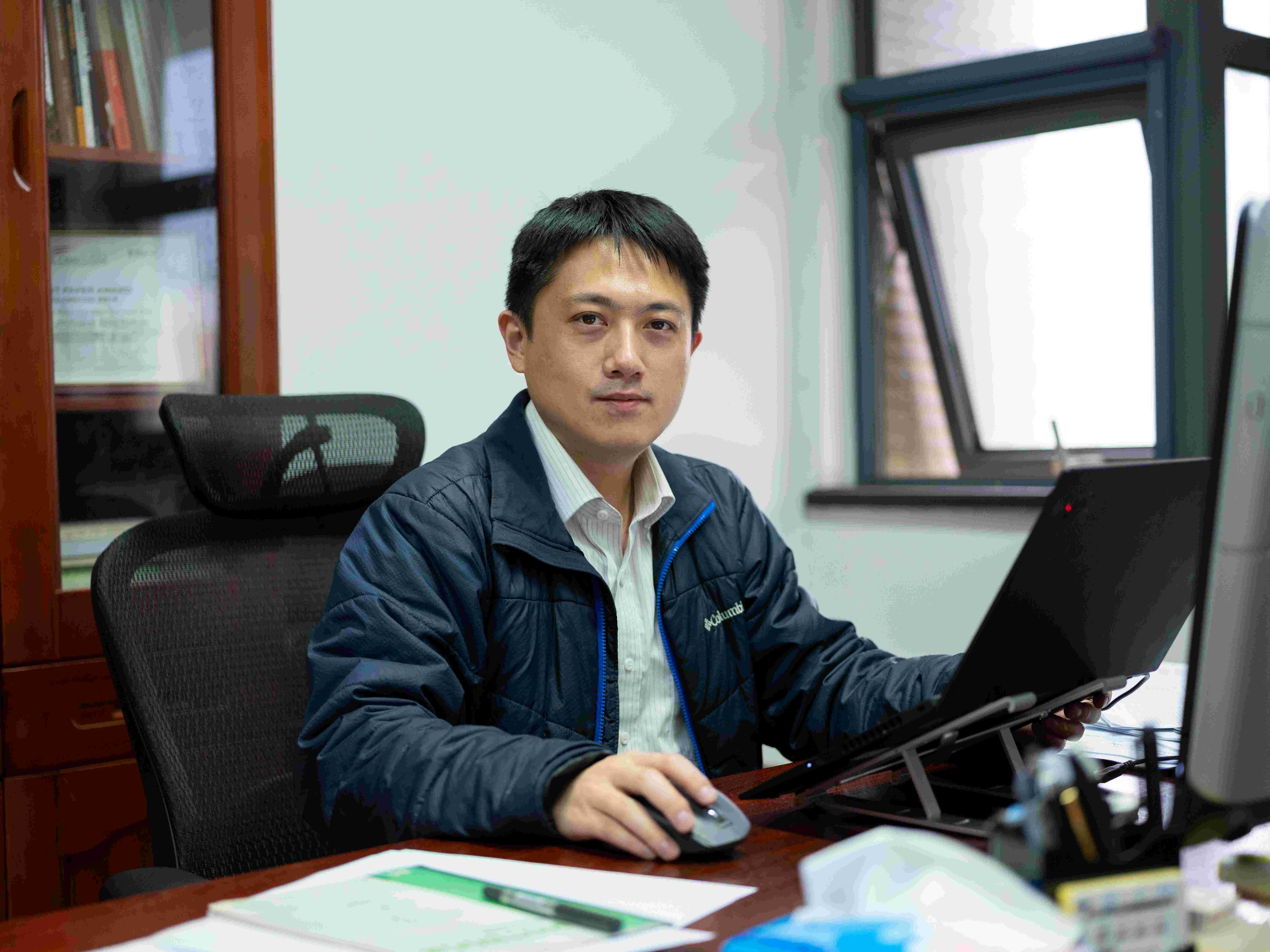 【寻访身边的榜样】静心尽力——记best365中国官方网站信息科学与工程学院青年教授许威
